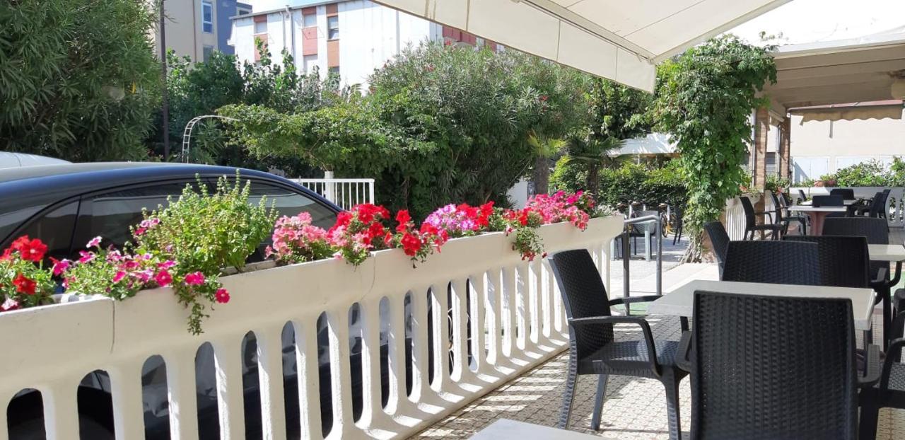 Hotel Laika Rimini Exterior foto